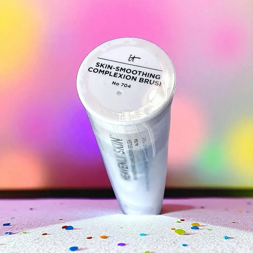 IT Cosmetics Heavenly Skin Skin-Smoothing Complexion Brush #704 New & Sealed